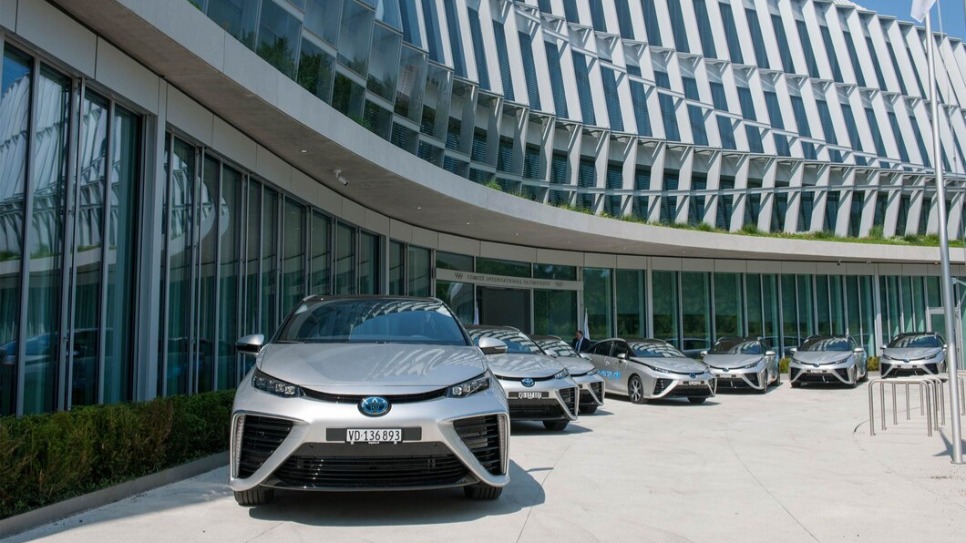 Toyota Mirai devant la Maison olympique