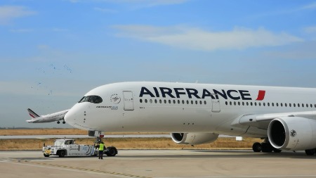 Air France et Solar Impulse Efficient Solutions collaborent pour des opérations au sol neutres en carbone dans les aéroports